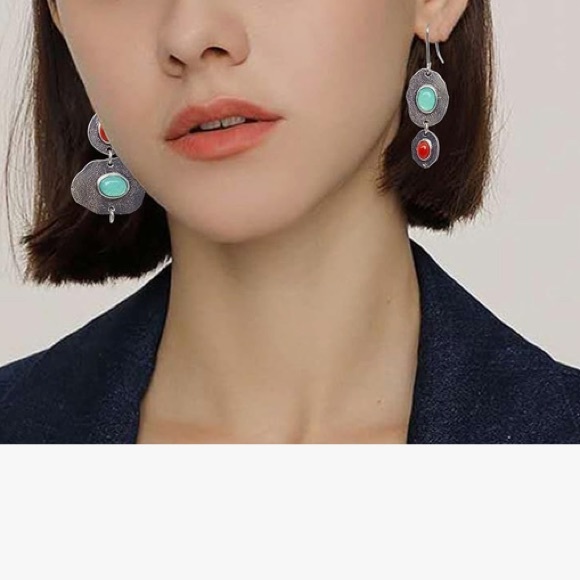 Mismatched Drop Earrings - Picture 5 of 9